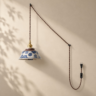 Pendentif suspendu en c&eacute;ramique peint &agrave; la main