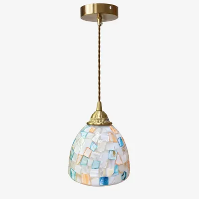 Suspension en verre et coquillage de capiz color&eacute;
