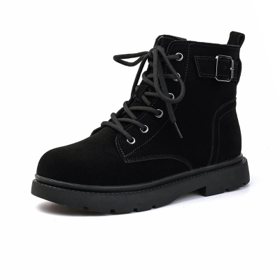 Stivaletto basso da donna in pelle scamosciata con lacci