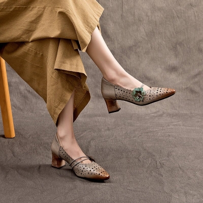 Sandalias Mary Jane de tac&oacute;n medio de cuero hechas a mano para mujer, estilo retro, con punta en punta, color gris