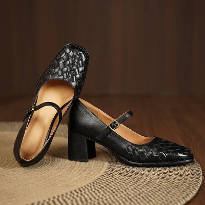 Zapatos Mary Jane vintage de piel de oveja tejida con punta cuadrada y hebilla de metal en negro y marr&oacute;n