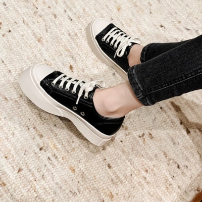 Scarpe casual da donna con plateau e lacci in pelle