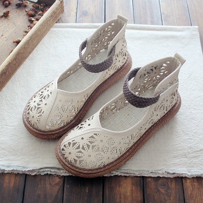 Sandalias c&oacute;modas vintage con p&eacute;talos calados hechas a mano