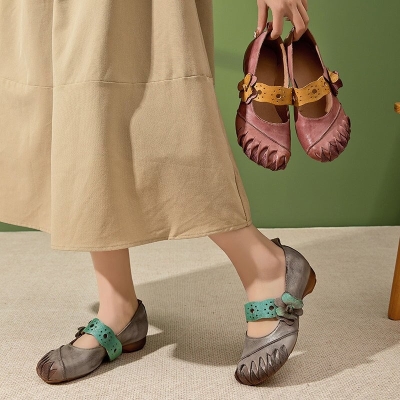 Mary Janes vintage de piel de vaca con bloques de color y tiras con flores en gris y morado