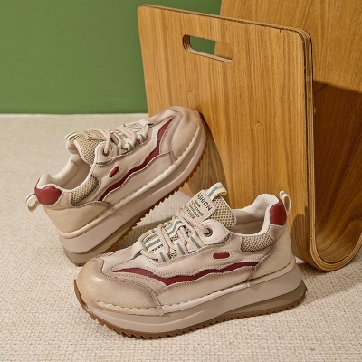 Zapatillas deportivas de plataforma gruesa con dise&ntilde;o de bloques de color para mujer, de piel de vaca, de malla y estilo casual en rojo