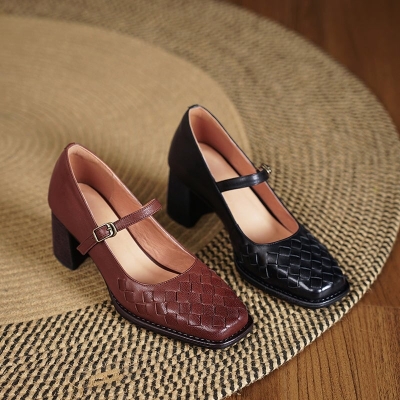 Zapatos Mary Jane vintage de piel de oveja tejida con punta cuadrada y hebilla de metal en negro y marr&oacute;n