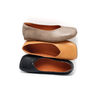 Mocasines de piel hechos a mano con punta cuadrada, planos y sin cordones para mujer en gris, negro y amarillo marr&oacute;n.