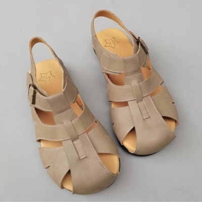 Sandalias de cuero de horma ancha para mujer: antideslizantes, c&oacute;modas e informales para el verano.