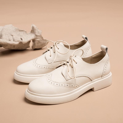 Zapatos de mujer con punta de ala, hechos a mano, de cuero, con puntera en forma de W, estilo brogue, Oxfords y planos con lazo, elegantes, en negro y blanco