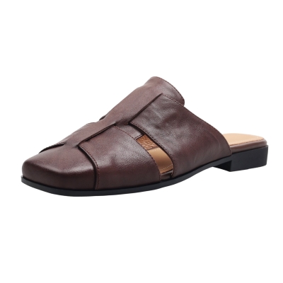 Sandali bassi casual con punta chiusa e traforata, fatti a mano in pelle da donna