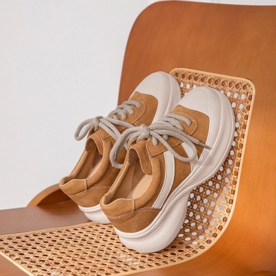 Zapatillas deportivas bajas y gruesas para mujer, estilo dad, informales, de piel de vaca y rayas, en amarillo y beige.
