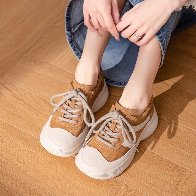 Zapatillas deportivas bajas y gruesas para mujer, estilo dad, informales, de piel de vaca y rayas, en amarillo y beige.