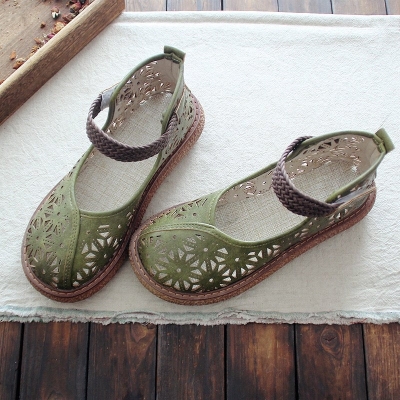 Sandalias c&oacute;modas vintage con p&eacute;talos calados hechas a mano