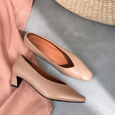 Zapatos de oficina de piel de becerro con punta cuadrada y tac&oacute;n cuadrado, sin cordones, en beige, negro, nude y gris.