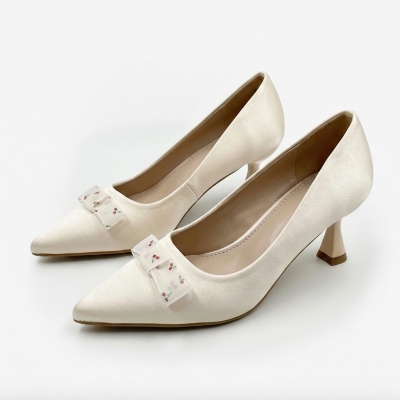 Zapatos de tac&oacute;n bajo de sat&eacute;n con punta afilada y detalle de lazo de cereza para mujer - N40