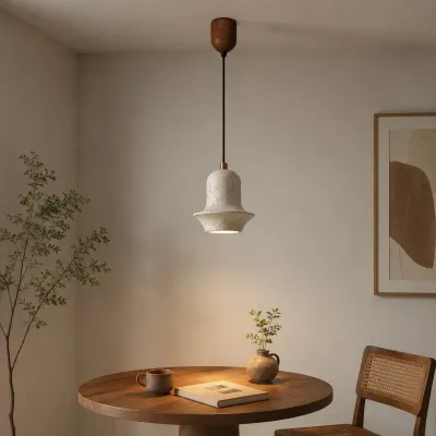 Suspension Wabi-Sabi en travertin jaune pour int&eacute;rieurs modernes et chaleureux