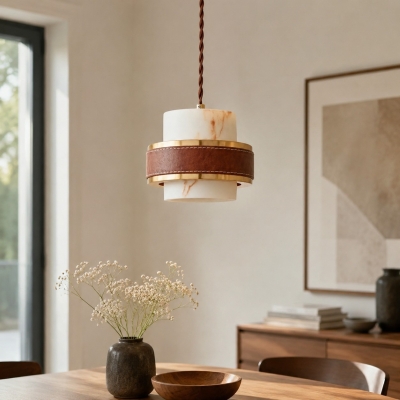 Suspension en cuir et alb&acirc;tre au charme vintage fran&ccedil;ais