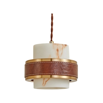 Suspension en cuir et alb&acirc;tre au charme vintage fran&ccedil;ais