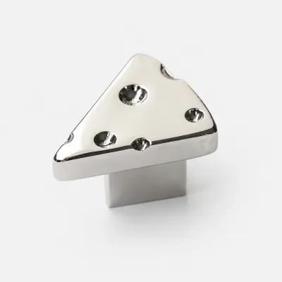 Bouton de meuble en cuivre inspir&eacute; du fromage