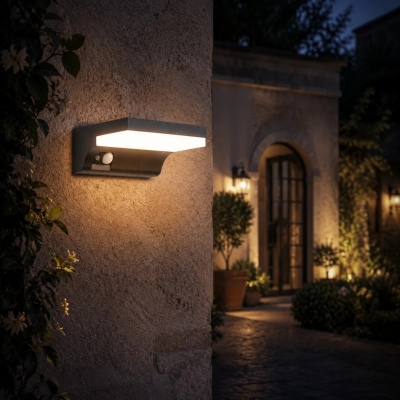 Lampada da parete per esterni in alluminio nero e vetro con sensore di movimento