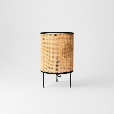 Lampe de table LED en rotin tress&eacute; naturel