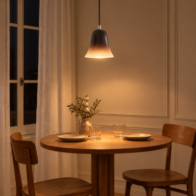 Compacte vintage hanglamp met glazen klokvormig oppervlak