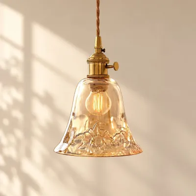 Suspension lumineuse en forme de vase &agrave; fleurs en verre