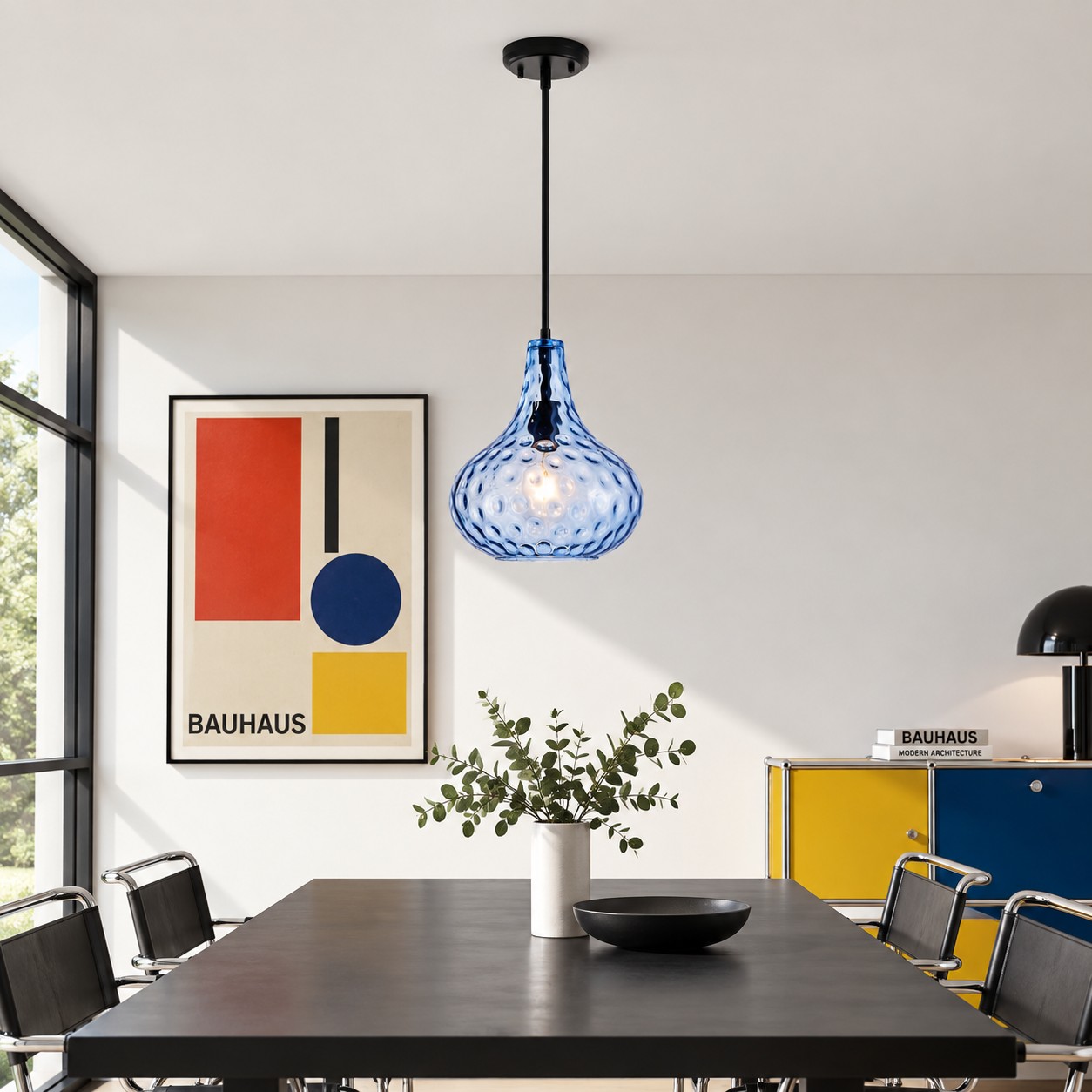 Lampadario a sospensione vintage in vetro con altezza regolabile.