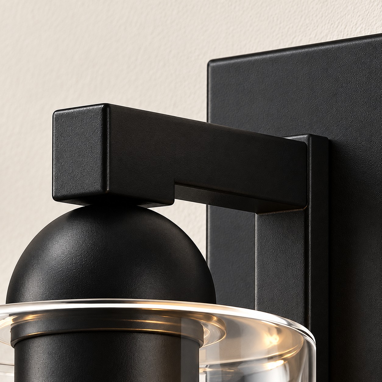 Moderne Badezimmerleuchte aus Metall mit Glasschirmen
