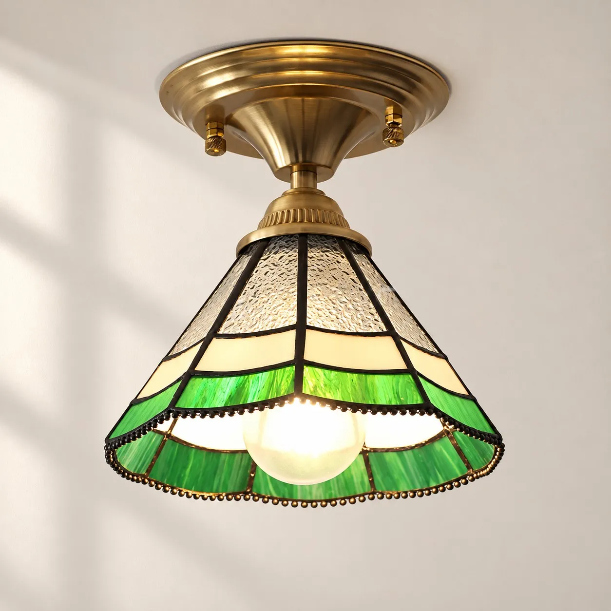 Plafonnier encastr&eacute; en mosa&iuml;que de verre vert vintage