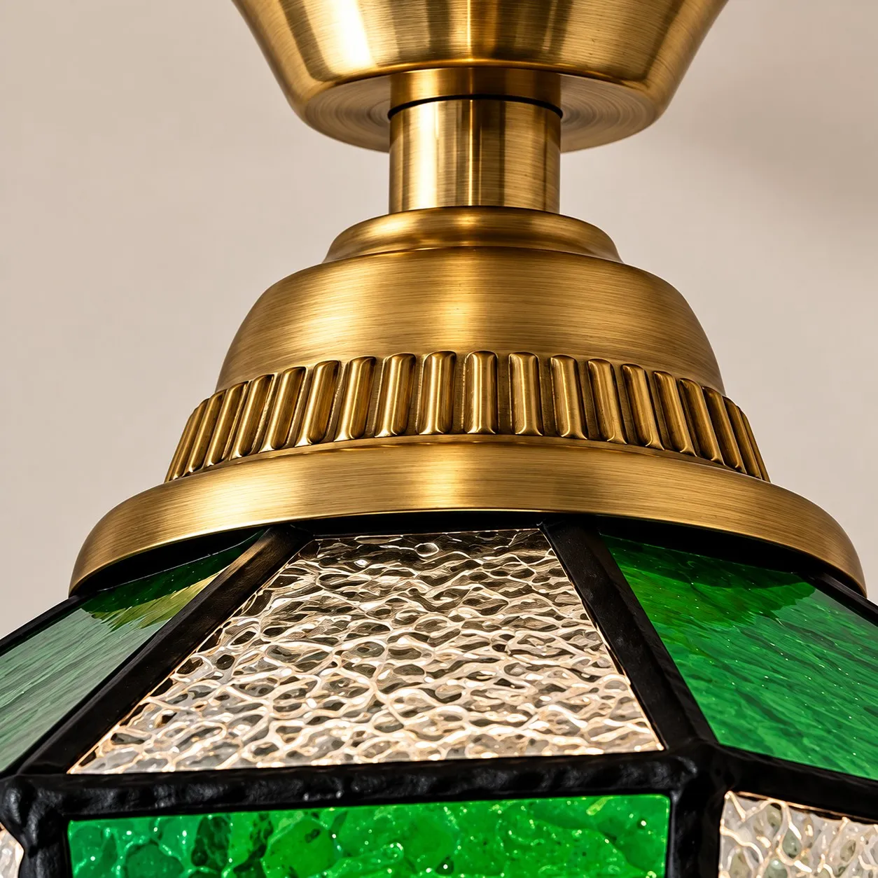 Plafonnier encastr&eacute; en mosa&iuml;que de verre vert vintage