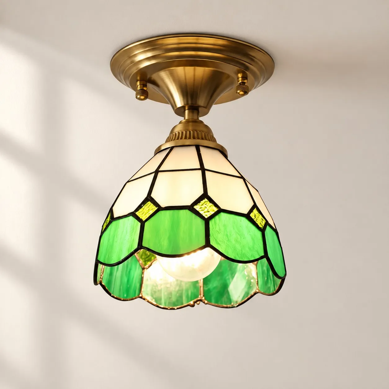 Plafonnier encastr&eacute; en mosa&iuml;que de verre vert vintage