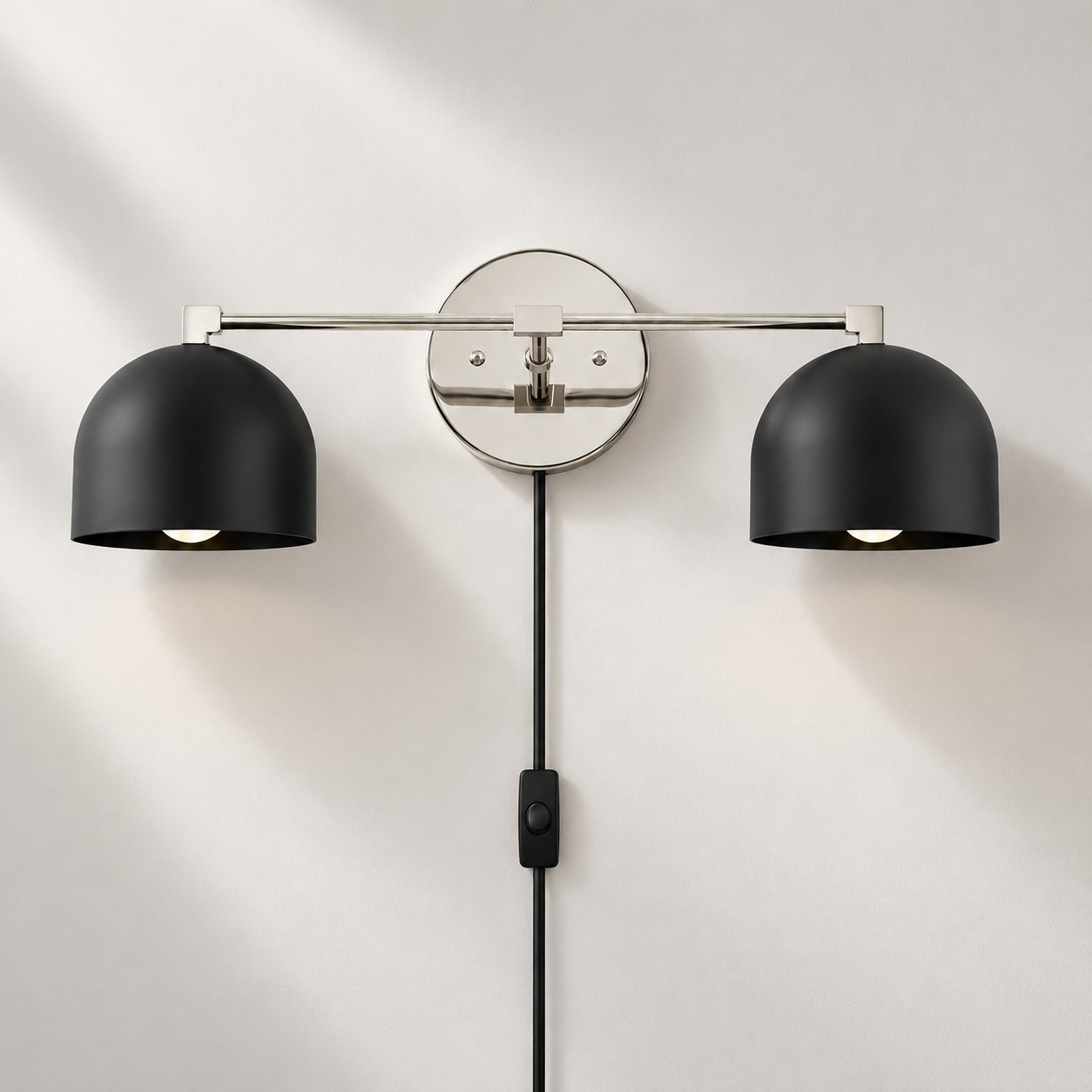 Metio Dome Wandleuchte aus Metall im Mid-Century-Stil mit Stecker