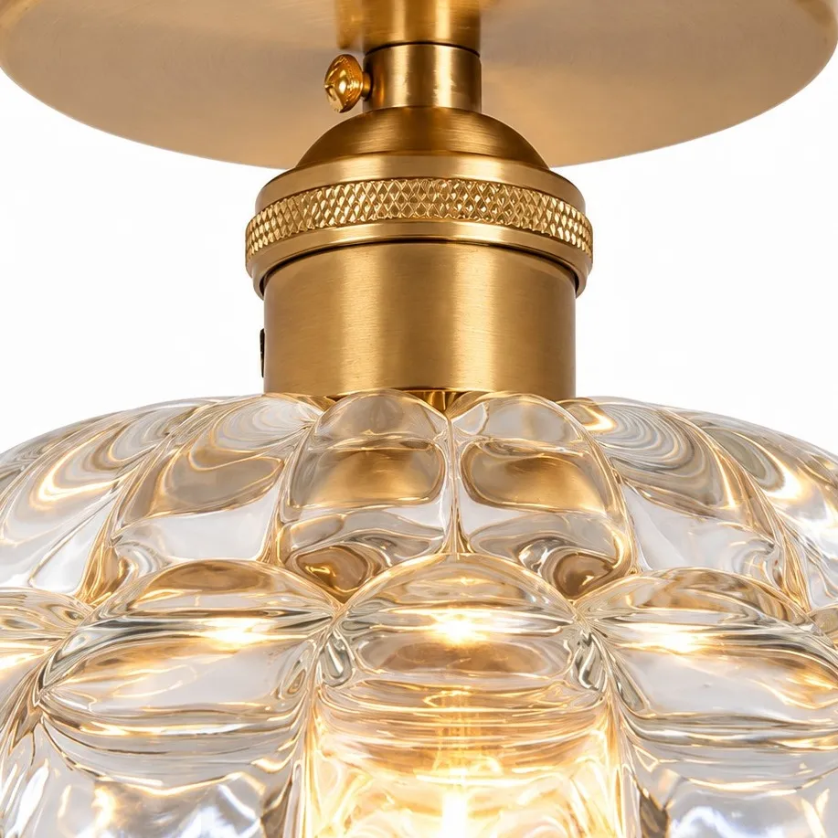 Plafonnier vintage en laiton &agrave; jupe bouffante et verre