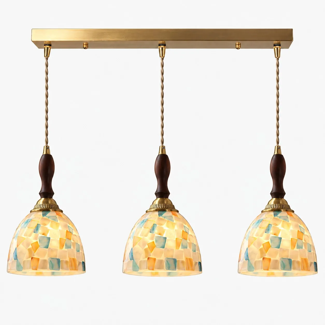 Suspension en verre et coquillage de capiz color&eacute;
