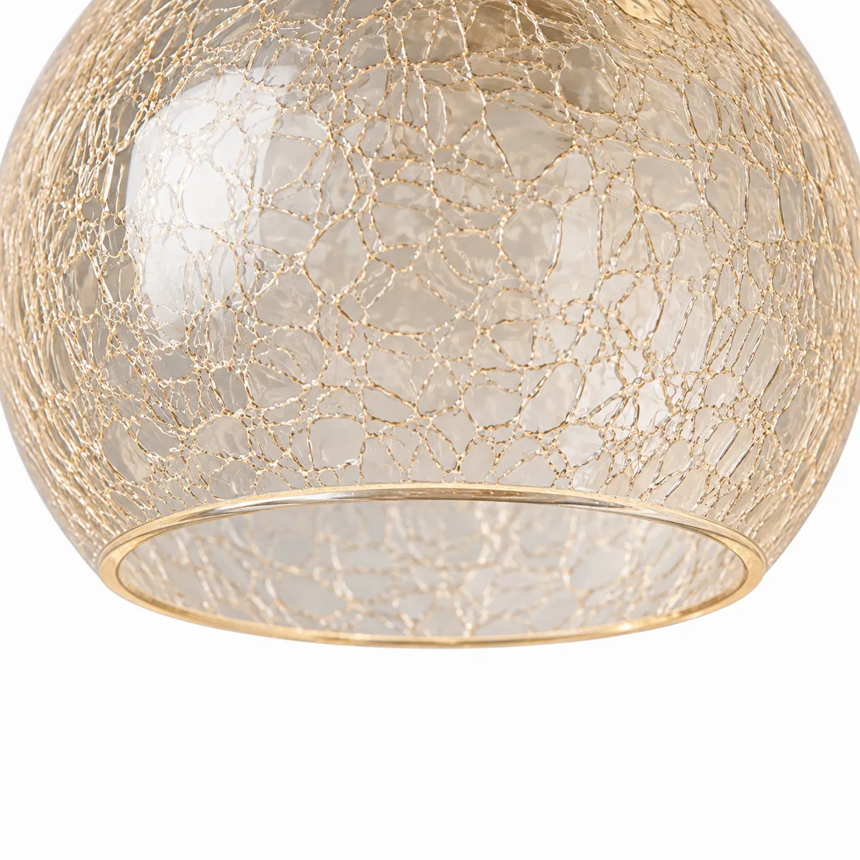 Suspension globe en verre craquel&eacute; avec base en cuivre