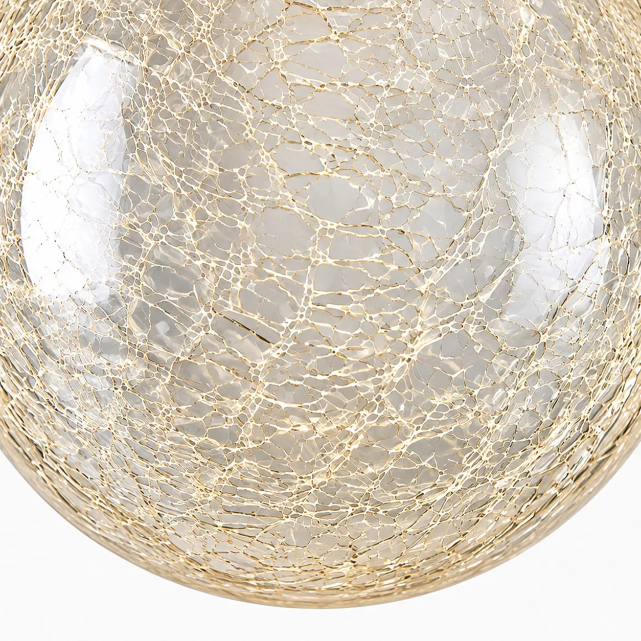 Suspension globe en verre craquel&eacute;