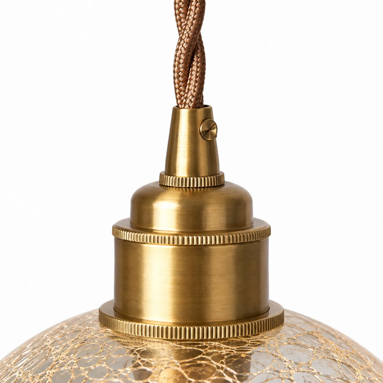 Suspension globe en verre craquel&eacute; avec base en cuivre