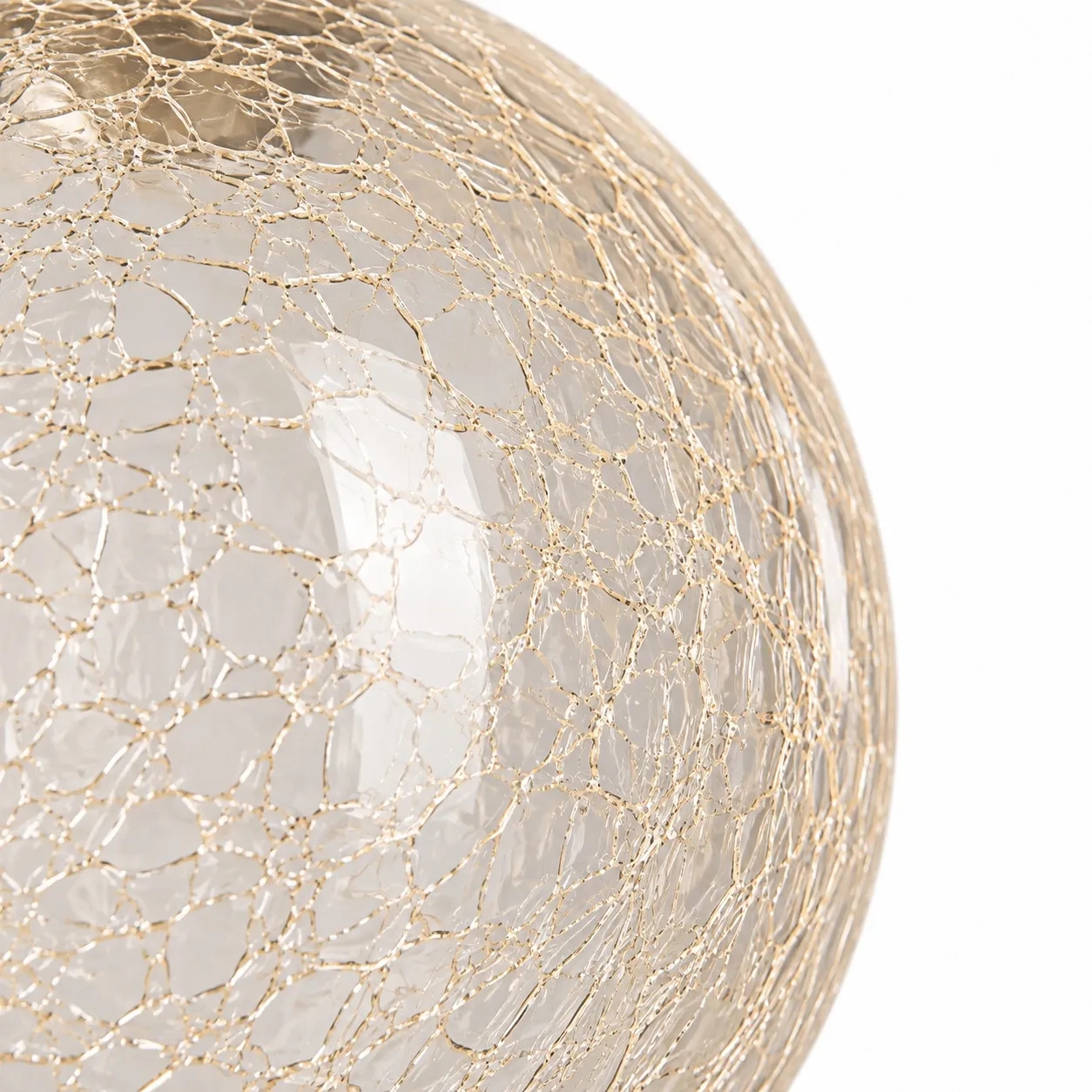 Suspension globe en verre craquel&eacute; avec base en cuivre