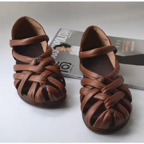 Sandali bassi da donna in pelle intrecciata a mano con velcro