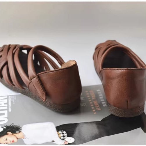 Sandali bassi da donna in pelle intrecciata a mano con velcro