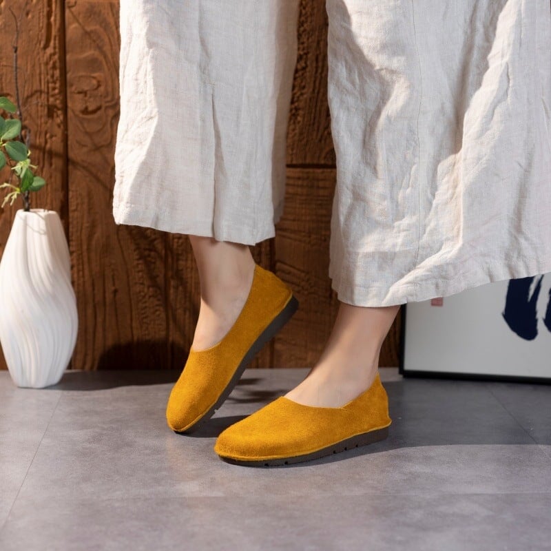 Mocasines informales de ante sin cordones, transpirables, planos y descalzos en caqui, amarillo, marr&oacute;n, beige y caf&eacute;.