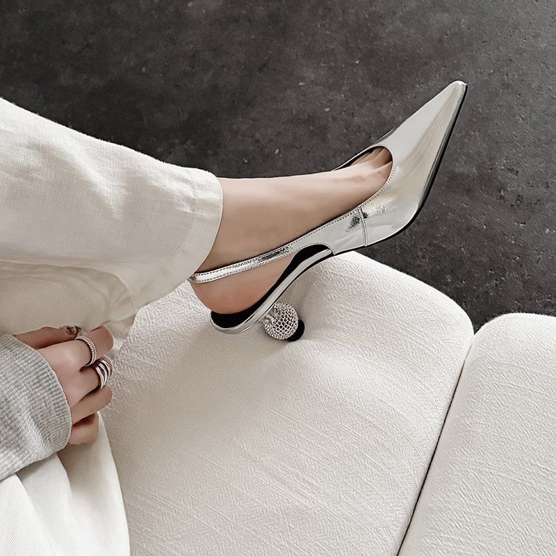 Sandalias elegantes de lujo con punta puntiaguda y pedrer&iacute;a para mujer