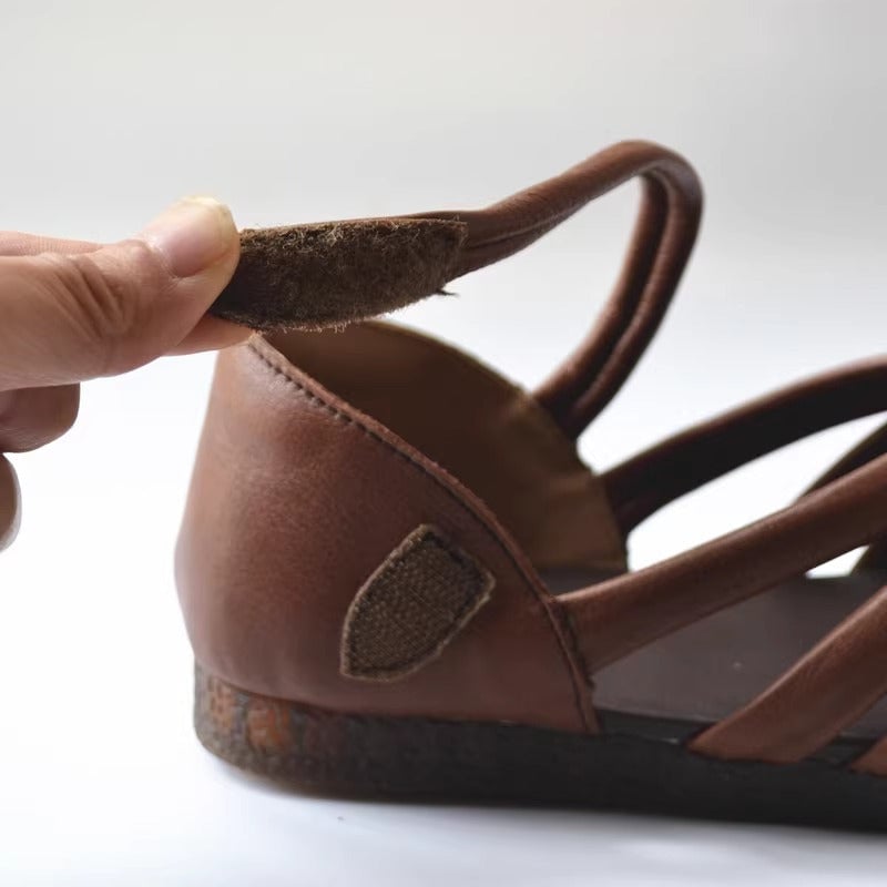 Sandali bassi da donna in pelle intrecciata a mano con velcro