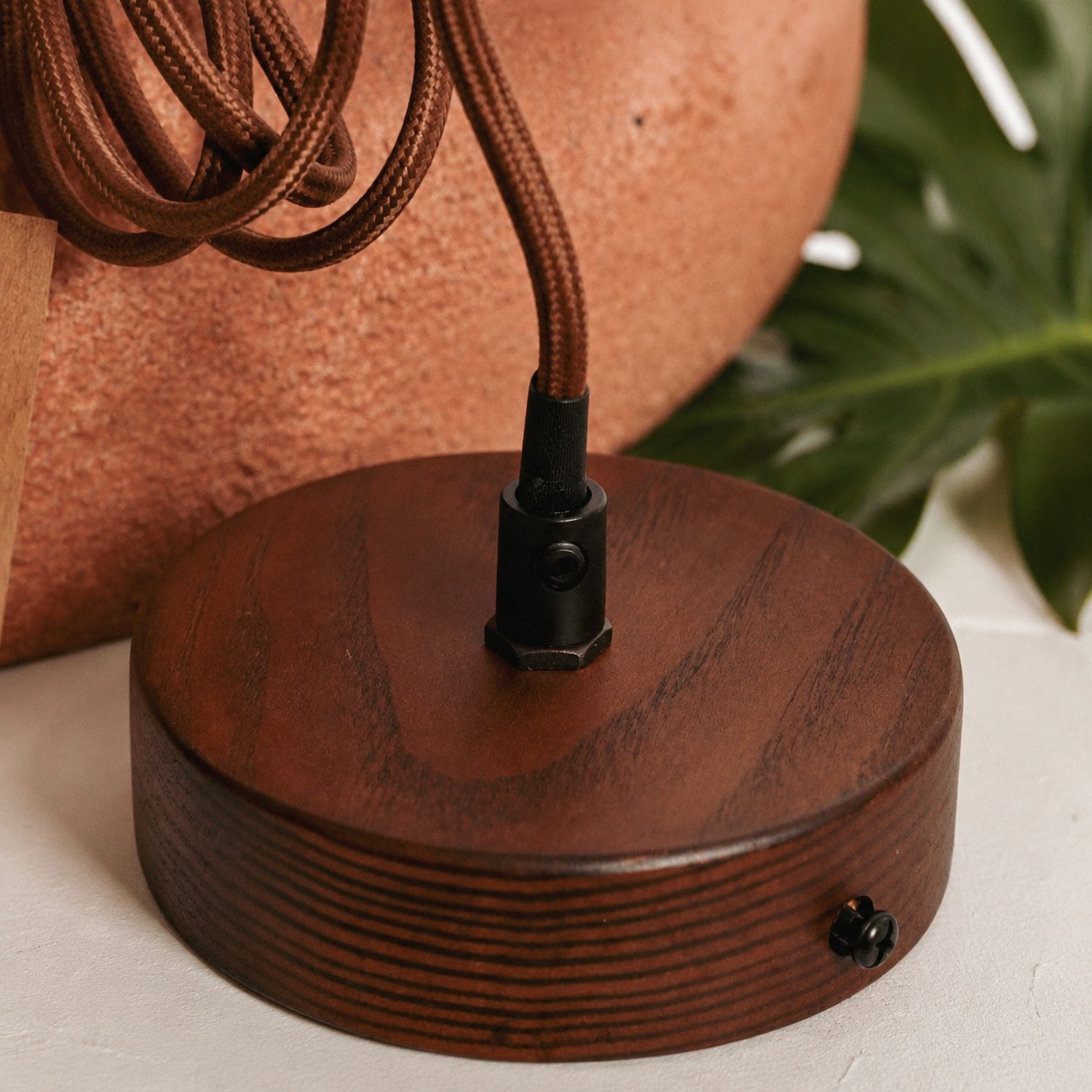 Suspension en r&eacute;sine terracotta peinte &agrave; la main pour &icirc;lots de cuisine