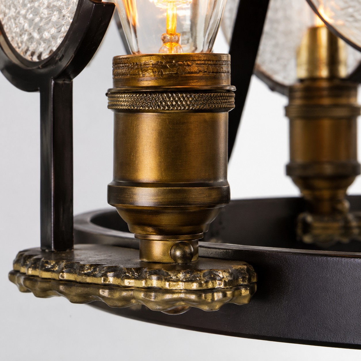 Lustre industriel en laiton et verre c&ocirc;tel&eacute; Briarwood