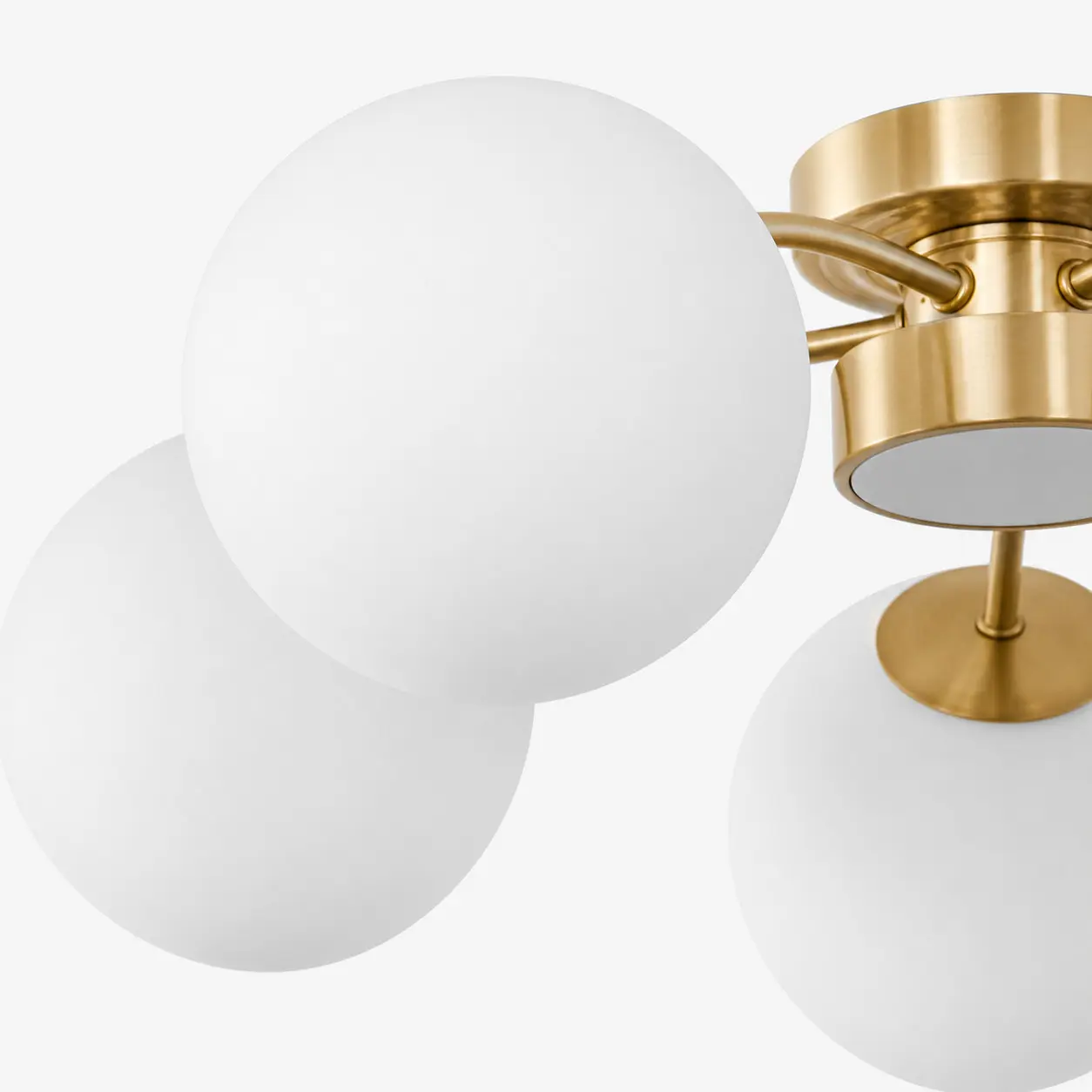 Plafonnier encastr&eacute; LED en laiton massif avec globe en verre et globe