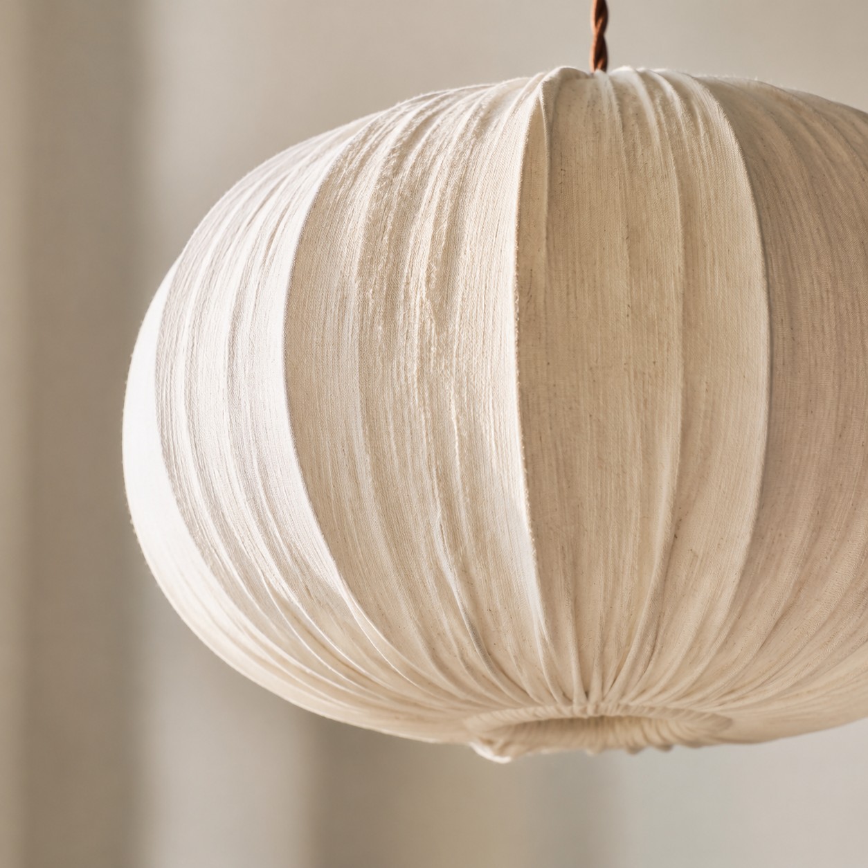Suspension en tissu avec rosace en bois