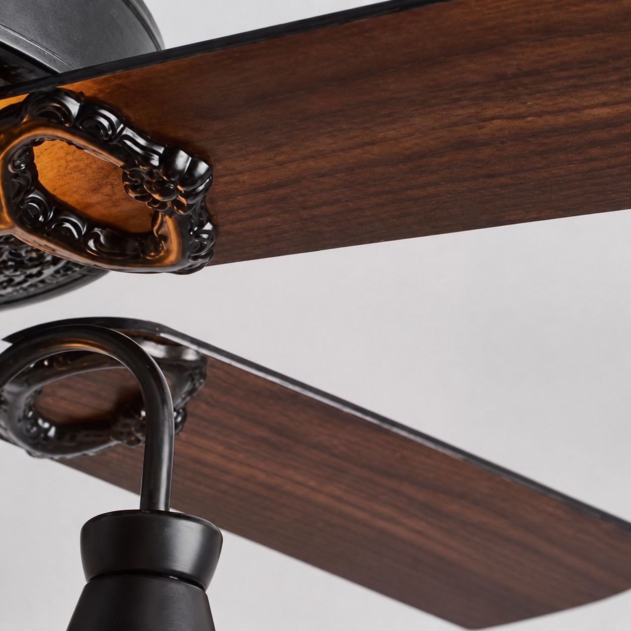 Ventilatore da soffitto rustico in legno con luce