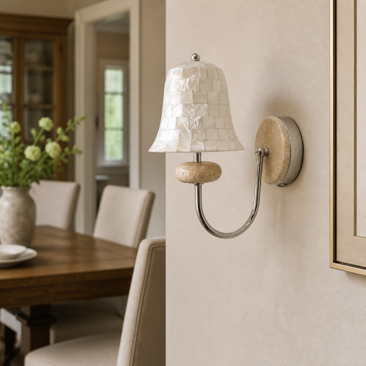 Wandlamp van parelmoer en steen